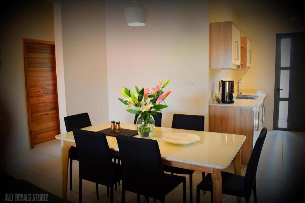 Modern And Cosy Condo: Westwood Apartments Flic-en-Flacq Buitenkant foto